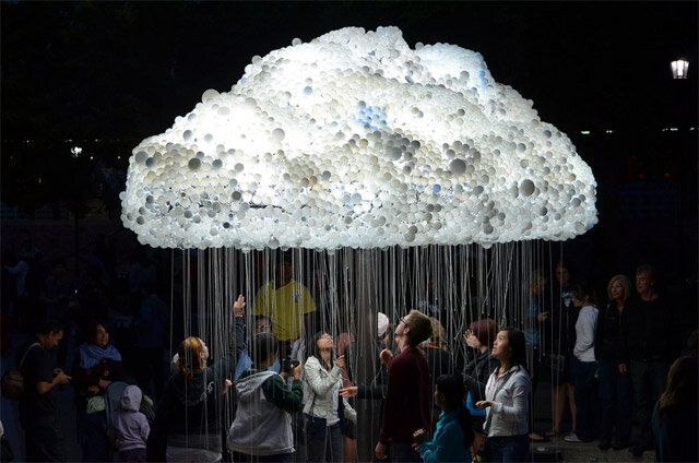 Interactive cloud made of&nbsp;lightbulbs